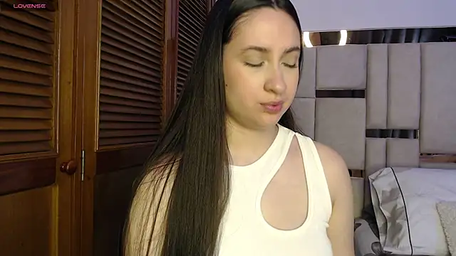 sofiaduque 26 online show from June 3, 2026, 8:03 pm