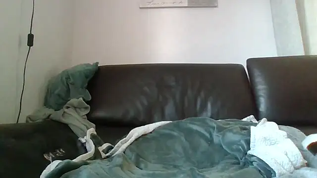 Snapshot of Au_plaisir_des_femmes chatting on October 21, 2025, 6:47 am Au plaisir des femmes online show from October 21, 2025, 6:47 am