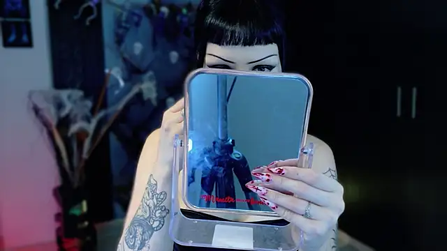 Madison Jackson online show from November 13, 2025, 9:58 pm