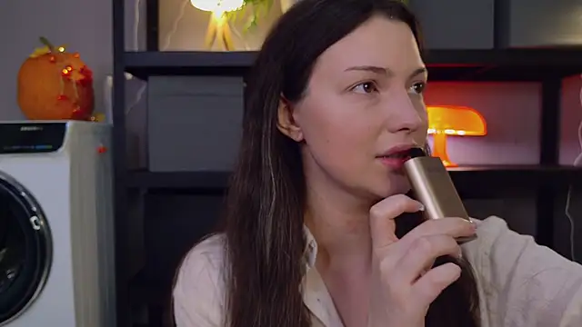 Miley Smile online show from November 6, 2025, 5:19 am