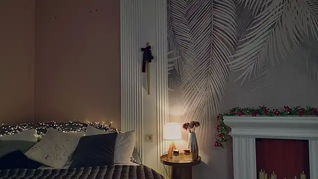 Miley Smile online show from December 15, 2025, 5:34 am