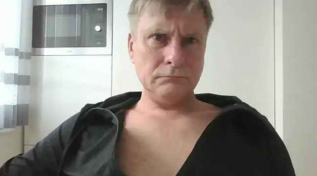 Snapshot of johnnym1 chatting on January 2, 2025, 10:16 am johnnym1 online show from January 2, 2025, 10:16 am