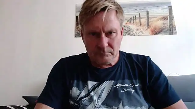 Snapshot of johnnym1 chatting on November 6, 2025, 12:39 pm johnnym1 online show from November 6, 2025, 12:39 pm