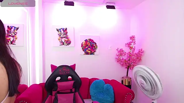 Miss dolly  online show from October 11, 2025, 12:15 pm