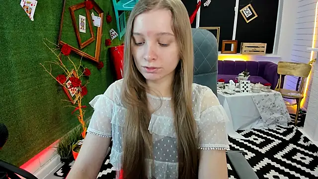 Snapshot of MayaSinabon chatting on December 8, 2024, 7:15 am MayaSinabon online show from December 8, 2024, 7:15 am