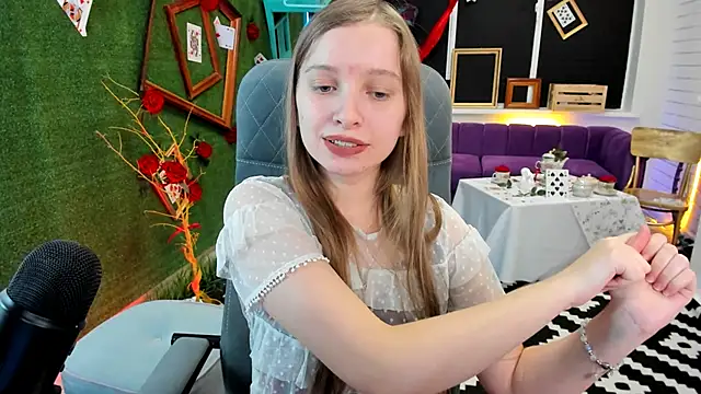 Snapshot of MayaSinabon chatting on December 8, 2024, 1:25 pm MayaSinabon online show from December 8, 2024, 1:25 pm