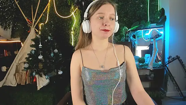 Snapshot of MayaSinabon chatting on December 24, 2024, 12:22 pm MayaSinabon online show from December 24, 2024, 12:22 pm