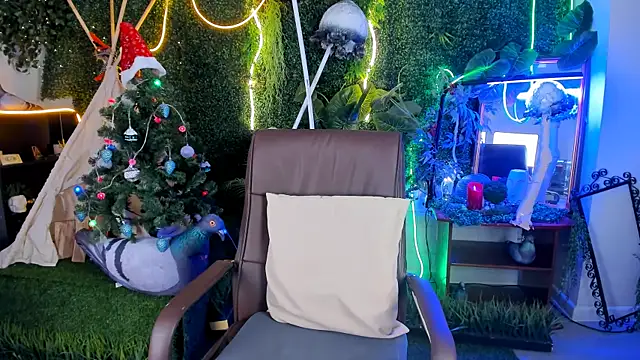 Snapshot of MayaSinabon chatting on December 31, 2024, 12:15 pm MayaSinabon online show from December 31, 2024, 12:15 pm
