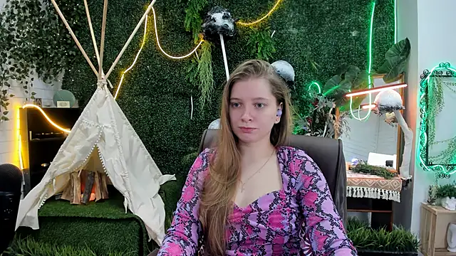 Snapshot of MayaSinabon chatting on September 29, 2025, 5:12 am MayaSinabon online show from September 29, 2025, 5:12 am
