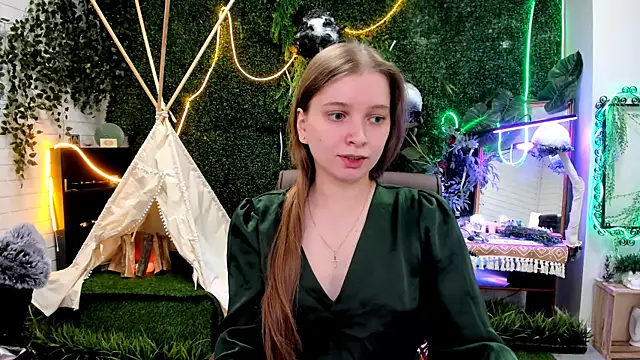 Snapshot of MayaSinabon chatting on October 4, 2025, 9:07 am MayaSinabon online show from October 4, 2025, 9:07 am