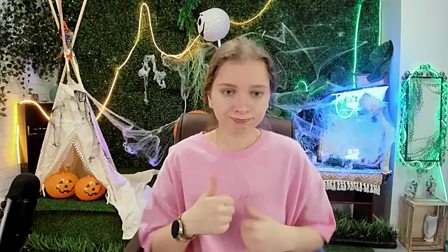 Snapshot of MayaSinabon chatting on October 22, 2025, 9:09 am MayaSinabon online show from October 22, 2025, 9:09 am