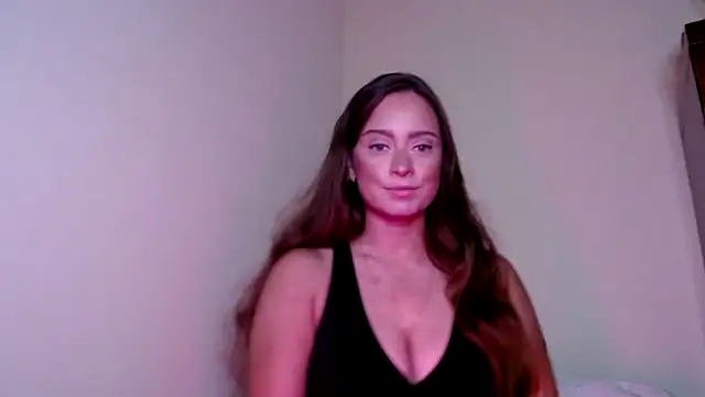 Snapshot of Sophie_Raegan chatting on December 13, 2024, 1:01 pm Sophie Raegan online show from December 13, 2024, 1:01 pm