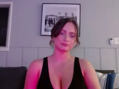 Snapshot of Sophie_Raegan chatting on February 24, 2025, 8:17 am Sophie Raegan online show from February 24, 2025, 8:17 am