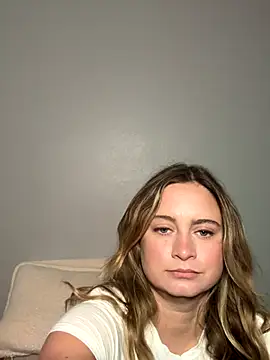 Snapshot of Sophie_Raegan chatting on September 10, 2025, 2:39 pm Sophie Raegan online show from September 10, 2025, 2:39 pm