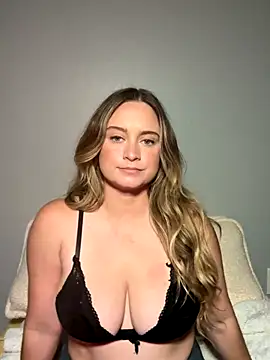 Snapshot of Sophie_Raegan chatting on October 15, 2025, 11:54 am Sophie Raegan online show from October 15, 2025, 11:54 am