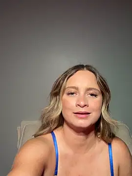 Snapshot of Sophie_Raegan chatting on October 28, 2025, 1:03 pm Sophie Raegan online show from October 28, 2025, 1:03 pm