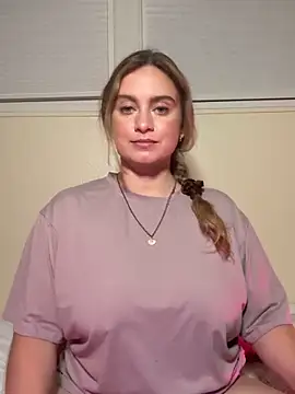 Snapshot of Sophie_Raegan chatting on May 5, 2026, 5:59 am Sophie Raegan online show from May 5, 2026, 5:59 am