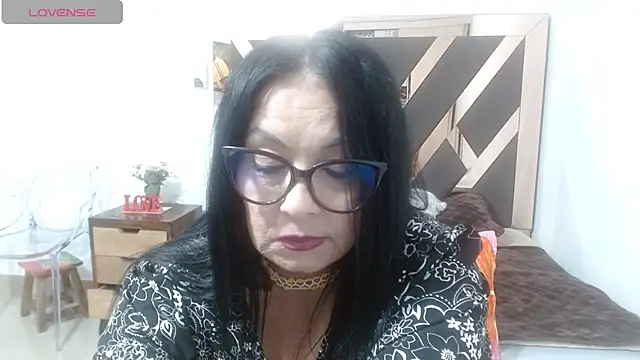 lindaesmeralda online show from March 18, 2026, 4:54 pm