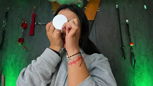 CharlotteScotte online show from December 30, 2024, 1:25 pm