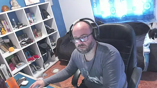 ravingr4d4 online show from October 31, 2025, 12:06 pm