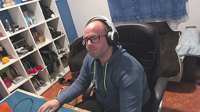 ravingr4d4 online show from November 3, 2025, 10:32 pm