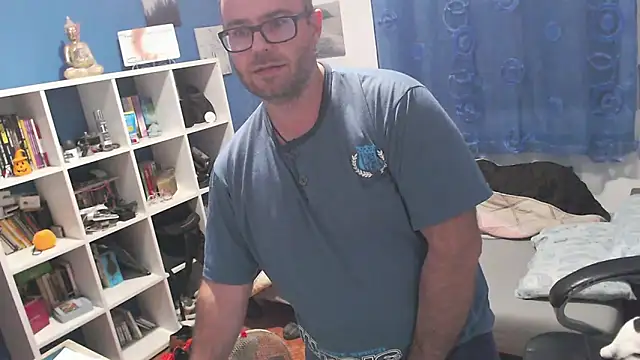 ravingr4d4 online show from November 6, 2025, 11:48 pm