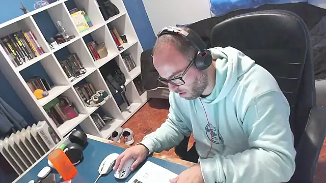 ravingr4d4 online show from November 12, 2025, 11:10 am