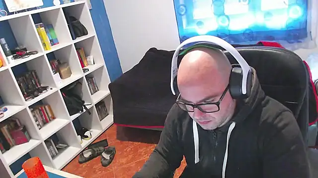 ravingr4d4 online show from December 17, 2025, 9:37 am