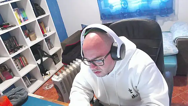 ravingr4d4 online show from December 18, 2025, 10:21 am