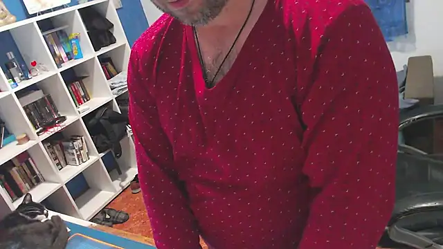 ravingr4d4 online show from April 7, 2026, 11:37 pm