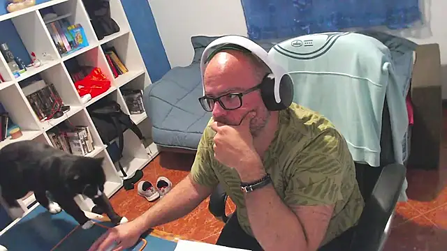 Snapshot of ravingr4d4 chatting on May 5, 2026, 9:23 pm ravingr4d4 online show from May 5, 2026, 9:23 pm