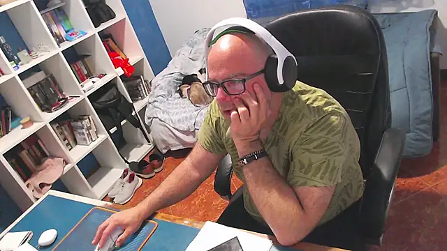 Snapshot of ravingr4d4 chatting on May 19, 2026, 10:16 pm ravingr4d4 online show from May 19, 2026, 10:16 pm