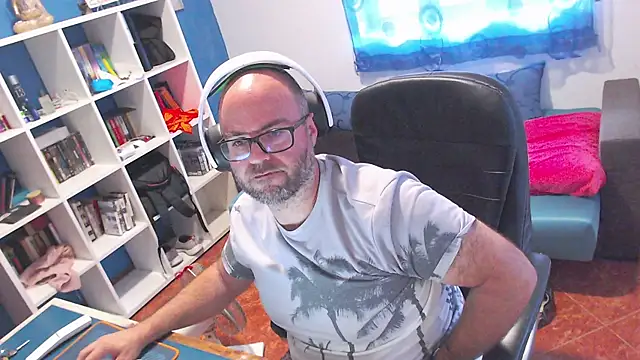Snapshot of ravingr4d4 chatting on June 3, 2026, 2:33 pm ravingr4d4 online show from June 3, 2026, 2:33 pm