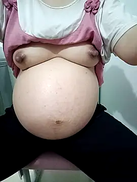 SweetGirl2k2 online show from April 15, 2026, 7:15 am