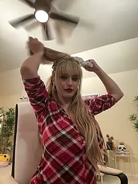 Snapshot of RoxxyDallas chatting on December 22, 2024, 1:55 am RoxxyDallas online show from December 22, 2024, 1:55 am