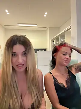 Snapshot of RoxxyDallas chatting on September 22, 2025, 7:05 pm RoxxyDallas online show from September 22, 2025, 7:05 pm