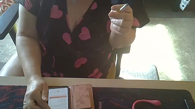 Snapshot of Silvia2277 chatting on October 9, 2025, 11:41 am Silvia2277 online show from October 9, 2025, 11:41 am