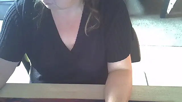 Snapshot of Silvia2277 chatting on October 18, 2025, 11:33 am Silvia2277 online show from October 18, 2025, 11:33 am