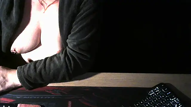 Snapshot of Silvia2277 chatting on December 5, 2025, 8:05 pm Silvia2277 online show from December 5, 2025, 8:05 pm