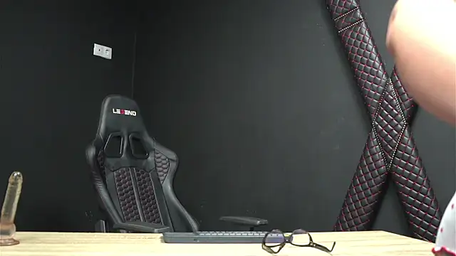 CelineConner online show from December 17, 2025, 5:13 am