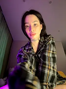 Yunasi online show from October 31, 2025, 11:55 am