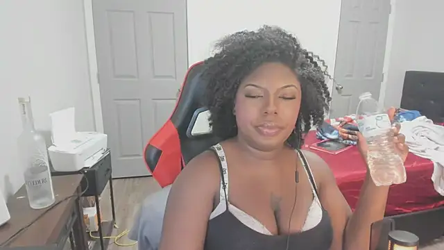 demi xoxo online show from October 17, 2025, 5:10 am