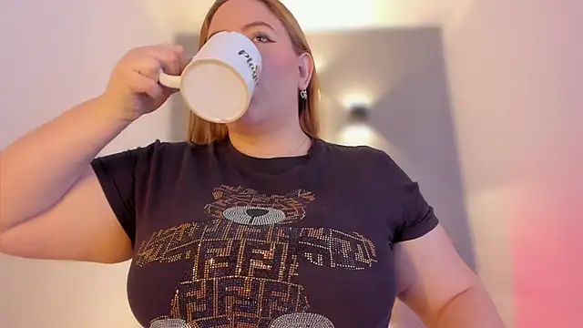 sophiarossee  online show from February 3, 2025, 12:25 pm