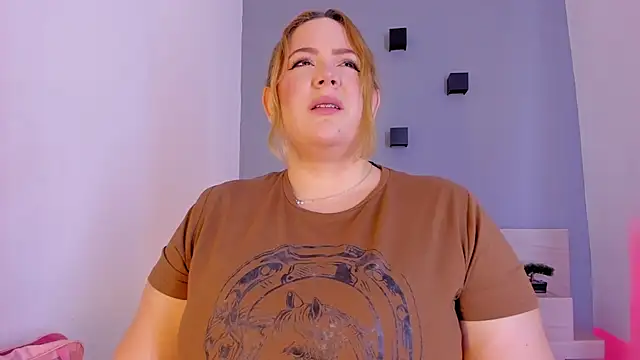 sophiarossee  online show from February 8, 2025, 12:17 pm