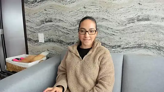 Sophi  a online show from February 11, 2025, 7:48 pm