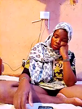 cute naimah online show from November 9, 2025, 1:31 pm