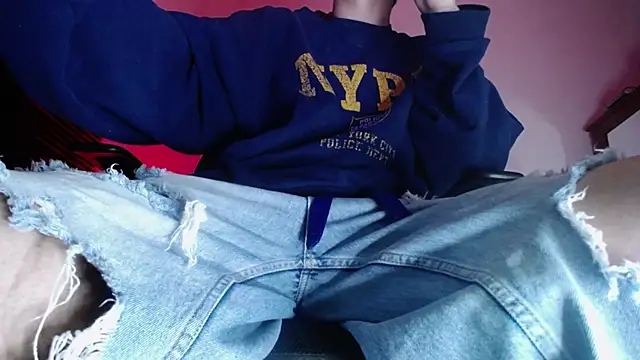 Snapshot of zacwatson_ chatting on April 24, 2026, 11:07 pm zacwatson online show from April 24, 2026, 11:07 pm