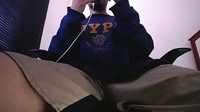 Snapshot of zacwatson_ chatting on June 3, 2026, 5:40 pm zacwatson online show from June 3, 2026, 5:40 pm