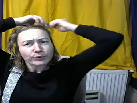 wLESLYMOSw online show from December 5, 2024, 5:50 pm