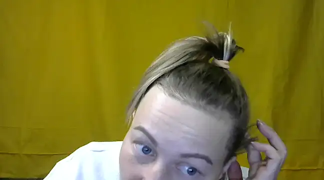 wLESLYMOSw online show from March 22, 2025, 6:36 pm